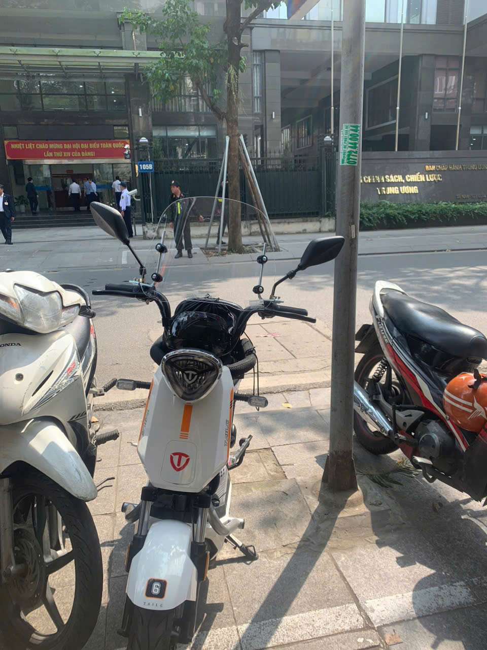 Kính Xe Điện TAILG GX30 Plus